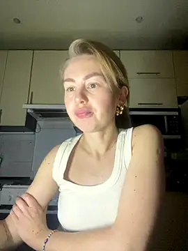 Snapshot of MartaLuna_ chatting on 12-02-25, 07:26 MartaLuna online show from 12-02-25, 07:26