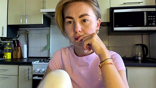 Snapshot of MartaLuna_ chatting on 07-20-26, 11:56 MartaLuna online show from 07-20-26, 11:56