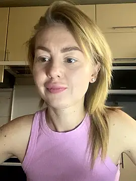 Snapshot of MartaLuna_ chatting on 11-18-25, 11:57 MartaLuna online show from 11-18-25, 11:57