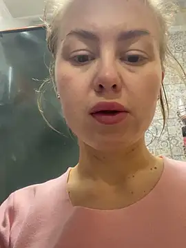 Snapshot of MartaLuna_ chatting on 11-10-25, 08:58 MartaLuna online show from 11-10-25, 08:58