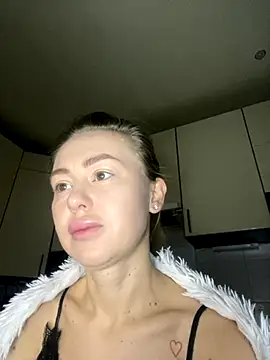 Snapshot of MartaLuna_ chatting on 11-21-25, 02:10 MartaLuna online show from 11-21-25, 02:10