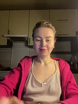 Snapshot of MartaLuna_ chatting on 01-31-26, 09:24 MartaLuna online show from 01-31-26, 09:24