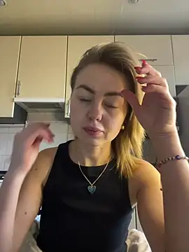 Snapshot of MartaLuna_ chatting on 02-27-26, 12:16 MartaLuna online show from 02-27-26, 12:16