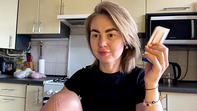 Snapshot of MartaLuna_ chatting on 07-25-26, 12:44 MartaLuna online show from 07-25-26, 12:44