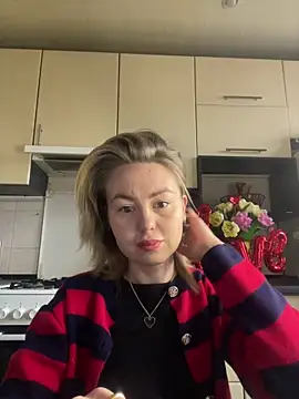 Snapshot of MartaLuna_ chatting on 02-14-26, 01:44 MartaLuna online show from 02-14-26, 01:44