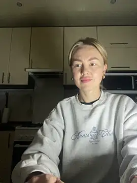 Snapshot of MartaLuna_ chatting on 11-27-25, 07:58 MartaLuna online show from 11-27-25, 07:58