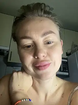 Snapshot of MartaLuna_ chatting on 11-25-25, 10:21 MartaLuna online show from 11-25-25, 10:21