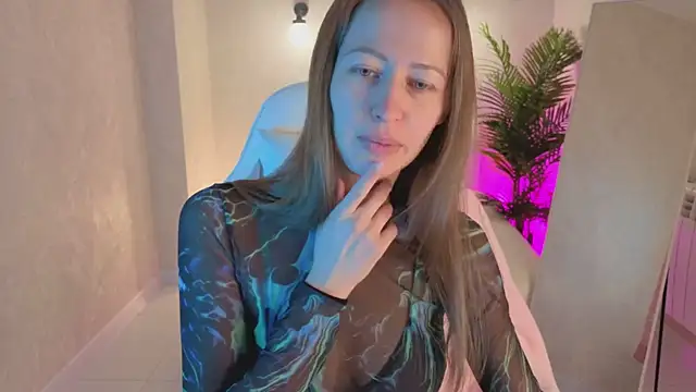 Snapshot of bella_li__ chatting on 11-29-25, 01:06 bella li online show from 11-29-25, 01:06