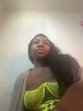 Snapshot of Cocochanel4567 chatting on 06-12-26, 04:27 Cocochanel4567 online show from 06-12-26, 04:27