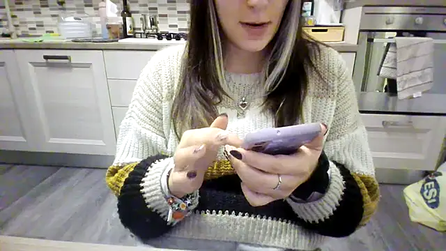 Snapshot of Camaleontica chatting on 10-14-25, 06:19 Camaleontica online show from 10-14-25, 06:19