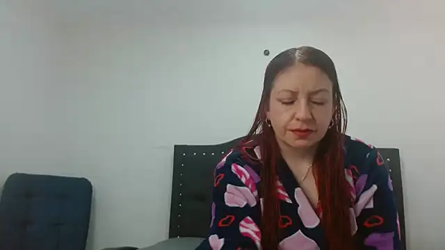 Snapshot of helenn653342 chatting on 09-24-25, 04:02 helenn653342 online show from 09-24-25, 04:02