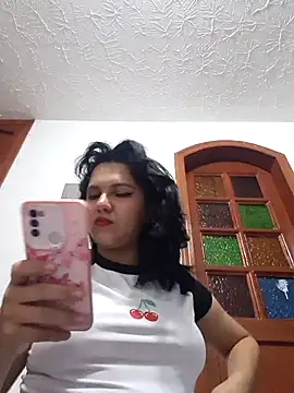 Snapshot of MaoMaoLa chatting on 09-30-25, 05:24 MaoMaoLa online show from 09-30-25, 05:24