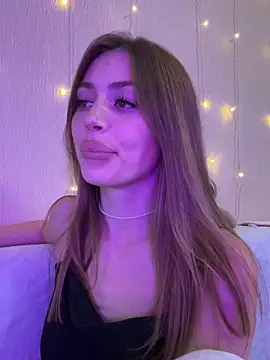 Elizabeth Tay online show from 11-24-25, 06:19