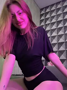 Elizabeth Tay online show from 04-08-26, 06:42