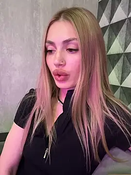 Snapshot of Elizabeth_Tay chatting on 05-19-26, 08:49 Elizabeth Tay online show from 05-19-26, 08:49