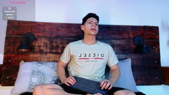 Snapshot of JhosuaVega chatting on 02-05-26, 02:40 JhosuaVega online show from 02-05-26, 02:40