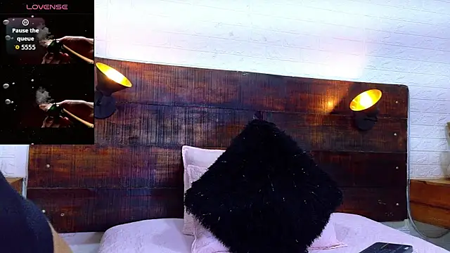 Snapshot of JhosuaVega chatting on 10-17-25, 06:53 JhosuaVega online show from 10-17-25, 06:53