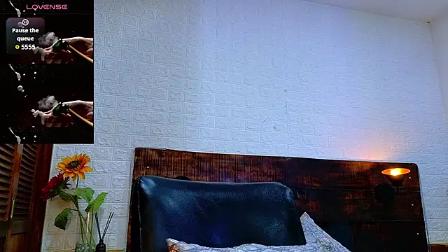 Snapshot of JhosuaVega chatting on 10-27-25, 07:04 JhosuaVega online show from 10-27-25, 07:04