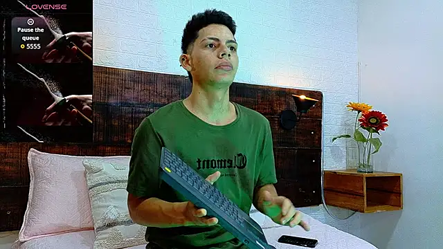 Snapshot of JhosuaVega chatting on 10-04-25, 02:24 JhosuaVega online show from 10-04-25, 02:24