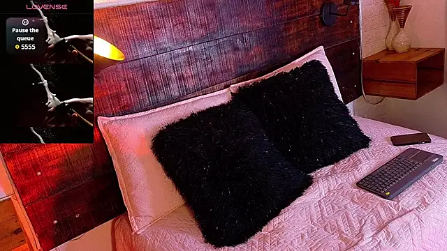 Snapshot of JhosuaVega chatting on 10-10-25, 07:58 JhosuaVega online show from 10-10-25, 07:58