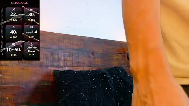 Snapshot of JhosuaVega chatting on 09-25-25, 01:22 JhosuaVega online show from 09-25-25, 01:22