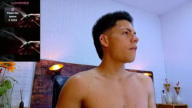 Snapshot of JhosuaVega chatting on 10-25-25, 12:21 JhosuaVega online show from 10-25-25, 12:21