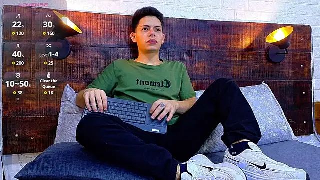 Snapshot of JhosuaVega chatting on 12-04-25, 02:54 JhosuaVega online show from 12-04-25, 02:54