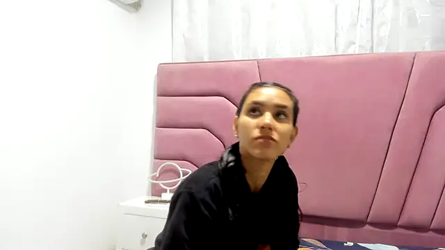 miajhonsonx online show from 10-13-25, 12:18