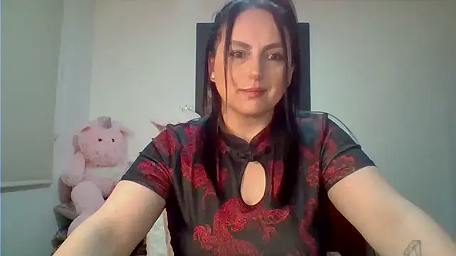 Snapshot of Venusina_07 chatting on 06-15-26, 02:45 Venusina 07 online show from 06-15-26, 02:45