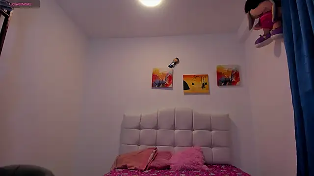 Snapshot of April_Becker chatting on 10-17-25, 03:10 April Becker online show from 10-17-25, 03:10
