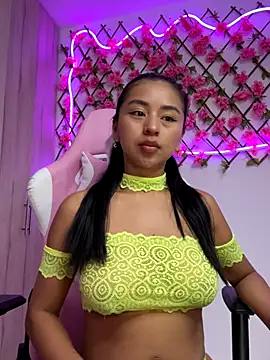 Snapshot of RaquelOficial chatting on 09-27-25, 04:57 RaquelOficial online show from 09-27-25, 04:57