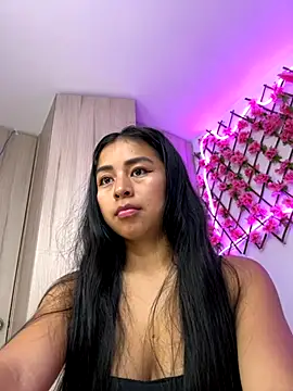 Snapshot of RaquelOficial chatting on 10-23-25, 04:27 RaquelOficial online show from 10-23-25, 04:27
