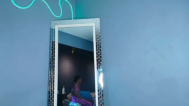 Snapshot of CamilaaSaenz chatting on 09-25-25, 08:04 CamilaaSaenz online show from 09-25-25, 08:04