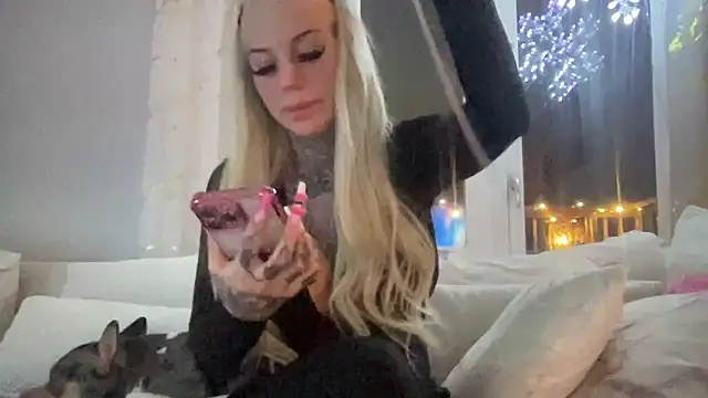 paulinaalatalo online show from 12-19-25, 10:45