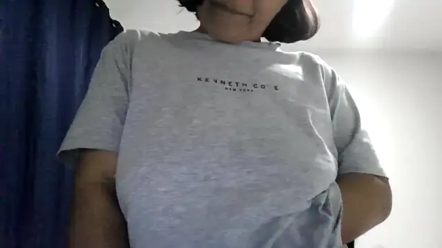 Snapshot of adri89-g chatting on 06-18-26, 04:44 adri89-g online show from 06-18-26, 04:44