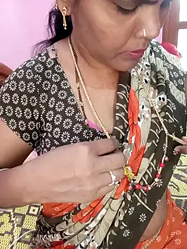 Snapshot of KannadaTamilTeluguBeauty chatting on 04-28-26, 09:35 KannadaTamilTeluguBeauty online show from 04-28-26, 09:35