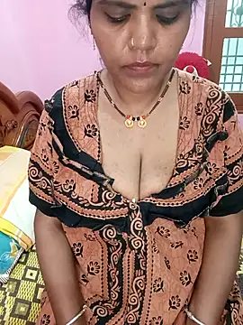 Snapshot of KannadaTamilTeluguBeauty chatting on 04-23-26, 12:29 KannadaTamilTeluguBeauty online show from 04-23-26, 12:29