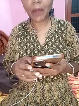 Snapshot of KannadaTamilTeluguBeauty chatting on 05-08-26, 03:27 KannadaTamilTeluguBeauty online show from 05-08-26, 03:27