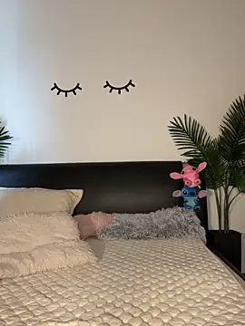 Snapshot of Andrestarr chatting on 10-22-25, 06:35 Andrestarr online show from 10-22-25, 06:35