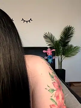 Snapshot of Andrestarr chatting on 09-21-25, 03:39 Andrestarr online show from 09-21-25, 03:39