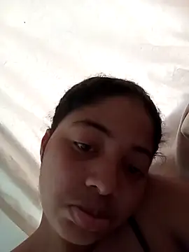 Snapshot of Camila-18w chatting on 10-29-25, 01:43 Camila-18w online show from 10-29-25, 01:43