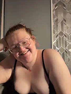 Snapshot of AmberBliss-X chatting on 10-14-25, 10:09 AmberBliss-X online show from 10-14-25, 10:09