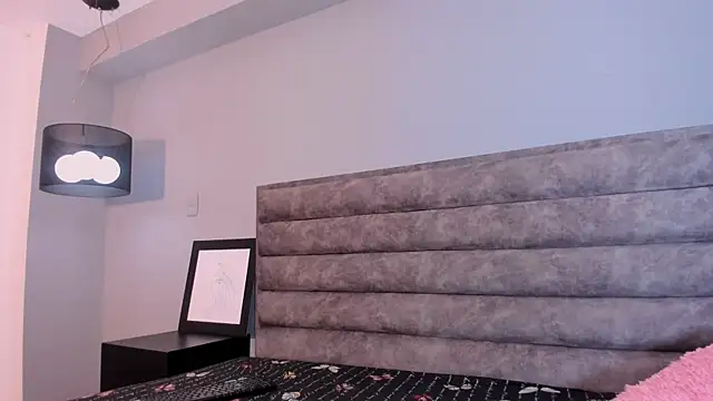 Snapshot of Aliciabloom chatting on 10-10-25, 12:50 Aliciabloom online show from 10-10-25, 12:50