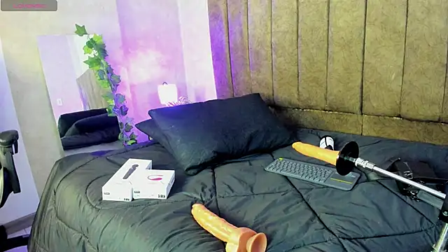 Snapshot of Almaazz chatting on 10-21-25, 08:52 Almaazz online show from 10-21-25, 08:52