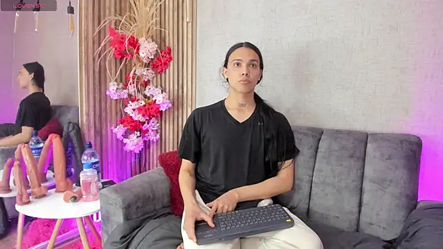 Snapshot of Almaazz chatting on 04-18-26, 04:26 Almaazz online show from 04-18-26, 04:26