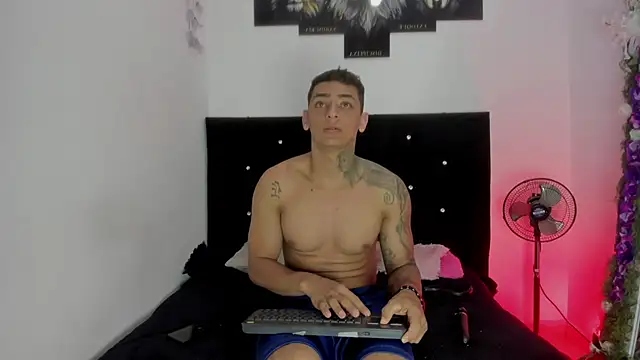 maykel and mike online show from 12-22-25, 10:37