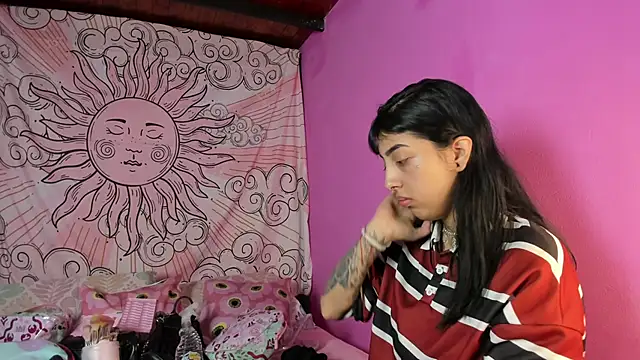 Snapshot of Missmoonstar chatting on 09-24-25, 06:25 Missmoonstar online show from 09-24-25, 06:25