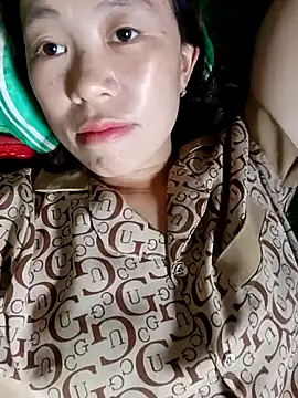 lyuyenkk online show from 10-18-25, 07:43