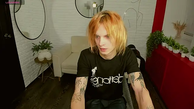 Snapshot of ArchiehalI chatting on 10-12-25, 08:32 ArchiehalI online show from 10-12-25, 08:32
