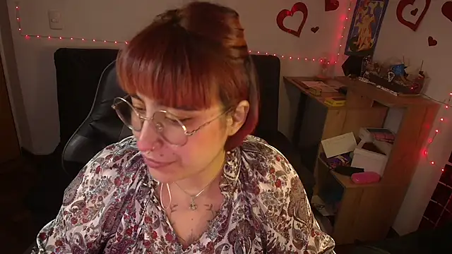 Snapshot of Miacatsito3 chatting on 05-12-26, 05:15 Miacatsito3 online show from 05-12-26, 05:15